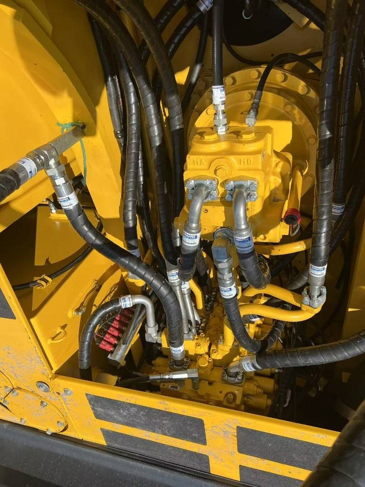 Komatsu PC 300 - حفارات زحافة: صور 5 Komatsu PC 300 - حفارات زحافة: صور 5