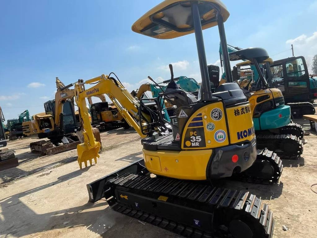 Komatsu PC35 - حفارة مصغرة: صور 1 Komatsu PC35 - حفارة مصغرة: صور 1