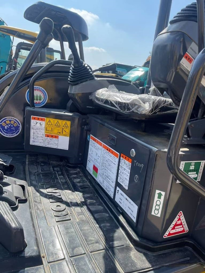 Komatsu PC35 - حفارة مصغرة: صور 5 Komatsu PC35 - حفارة مصغرة: صور 5