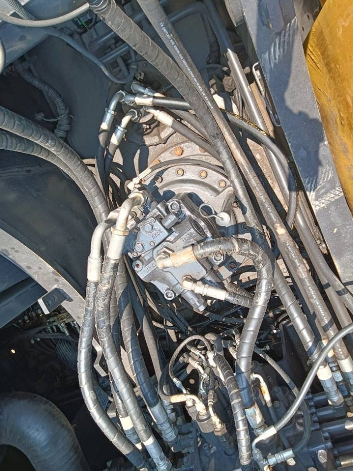 Volvo EC 240 - حفارات زحافة: صور 5 Volvo EC 240 - حفارات زحافة: صور 5