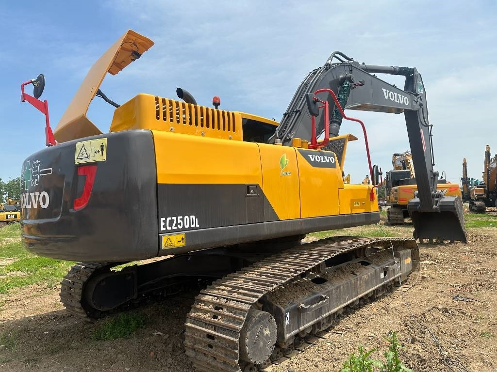 Volvo EC 250 D L - حفارات زحافة: صور 5 Volvo EC 250 D L - حفارات زحافة: صور 5