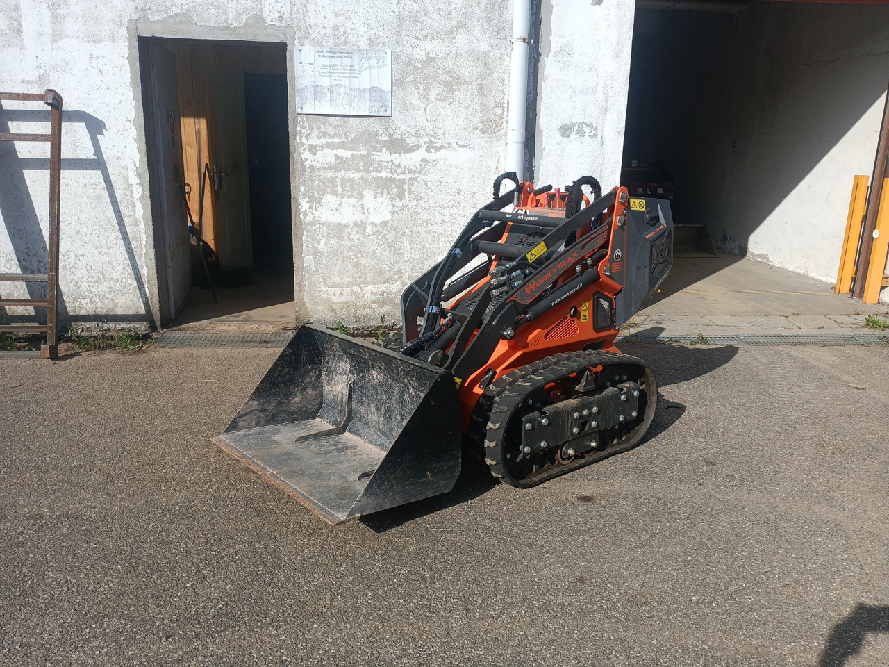 Cast Loaders Worky Trax WX22 - اللودر المجنزر صغير: صور 1 Cast Loaders Worky Trax WX22 - اللودر المجنزر صغير: صور 1