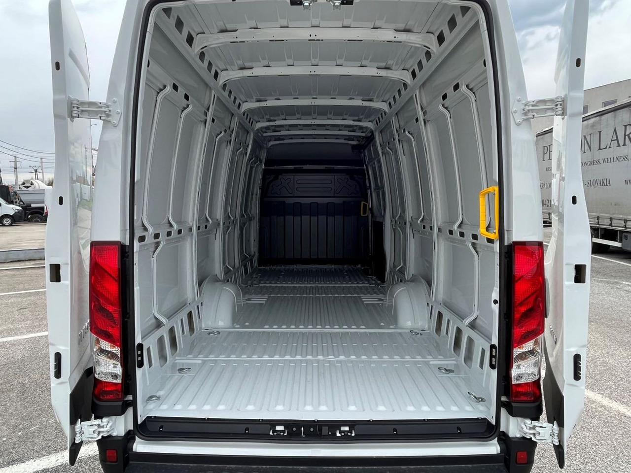 Iveco DAILY VAN, 2,3D 156k, 35S16 V - فان: صور 5 Iveco DAILY VAN, 2,3D 156k, 35S16 V - فان: صور 5