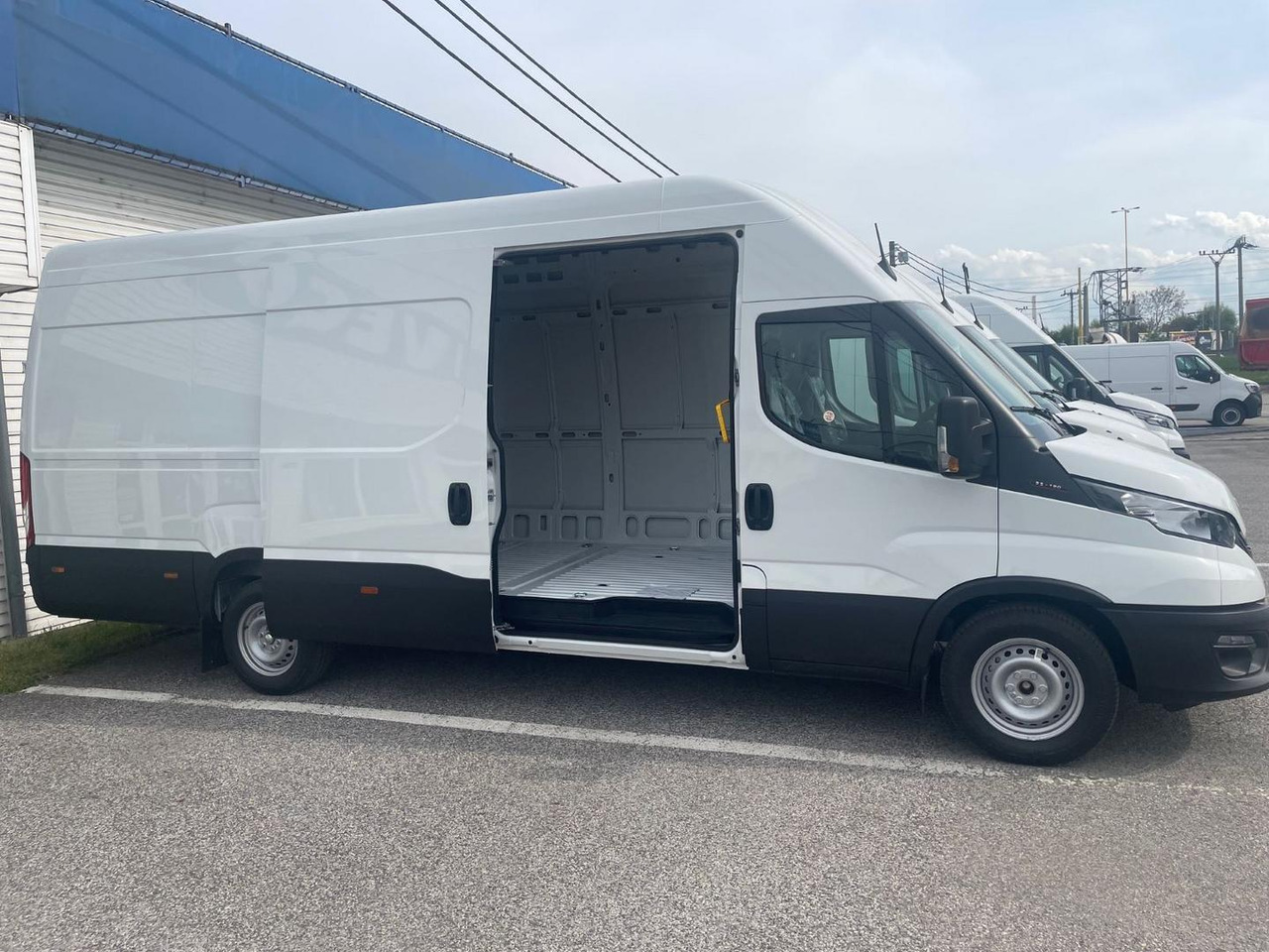Iveco DAILY VAN, 3.0 D 176k, 35S18H V Evolution H3 - فان: صور 5 Iveco DAILY VAN, 3.0 D 176k, 35S18H V Evolution H3 - فان: صور 5