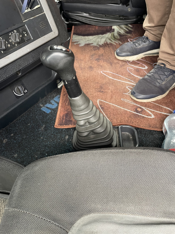 Iveco Stralis AS 440S45 - شاحنة جرار: صور 4 Iveco Stralis AS 440S45 - شاحنة جرار: صور 4