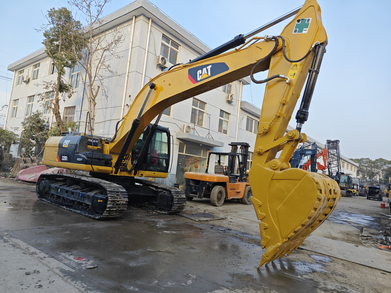 CATERPILLAR 325D used excavator 325C 325 - حفارات زحافة: صور 4 CATERPILLAR 325D used excavator 325C 325 - حفارات زحافة: صور 4