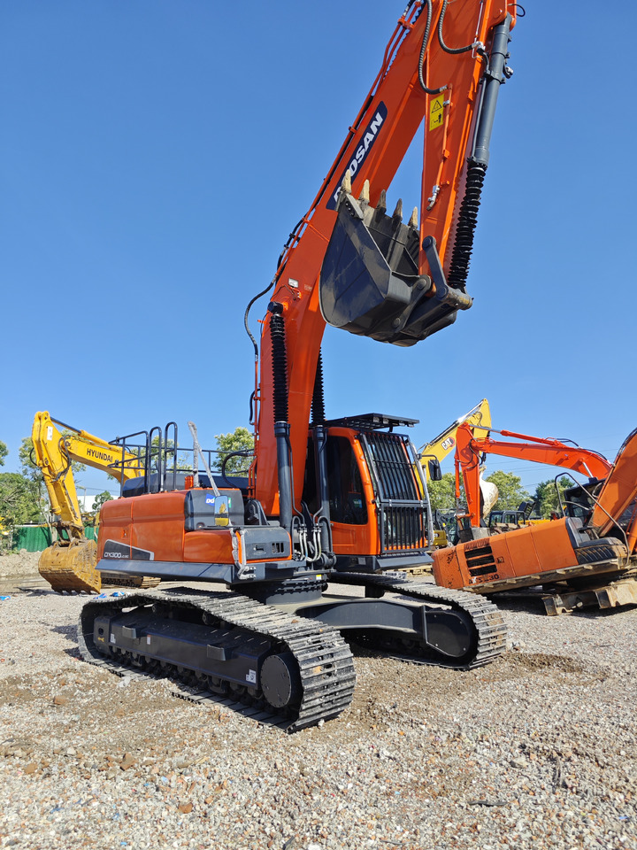 DOOSAN DX300 used excavator - موبايل كرين: صور 1 DOOSAN DX300 used excavator - موبايل كرين: صور 1