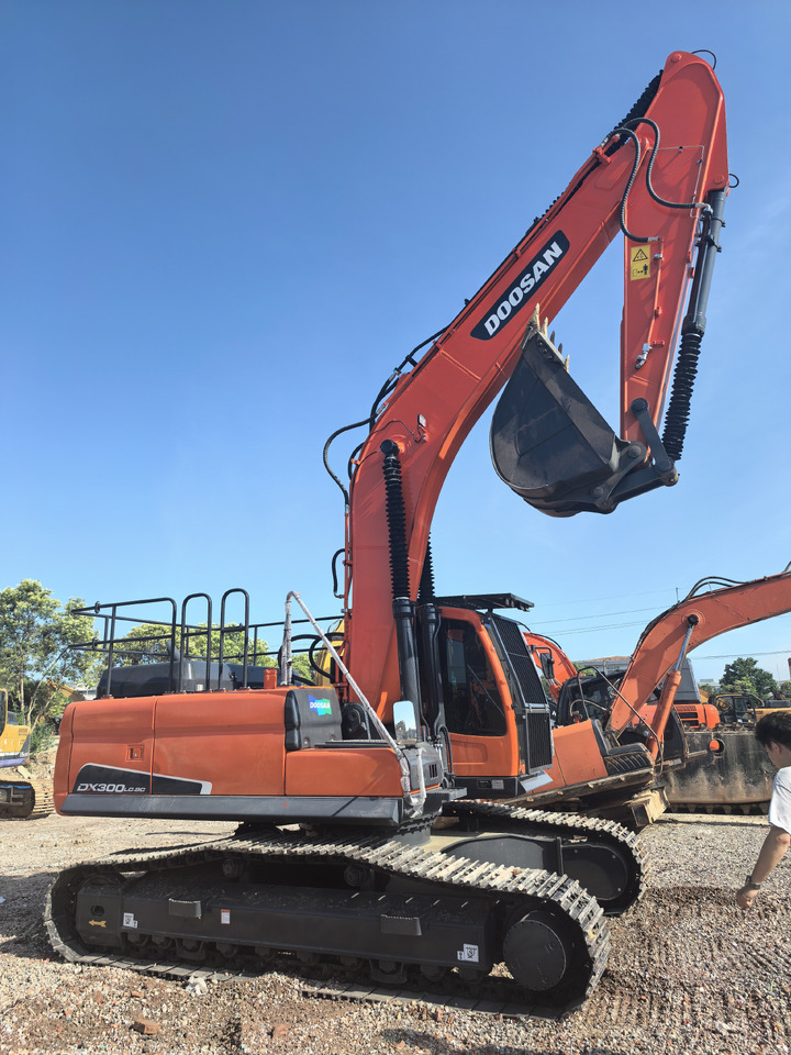 DOOSAN DX300 used excavator - موبايل كرين: صور 5 DOOSAN DX300 used excavator - موبايل كرين: صور 5