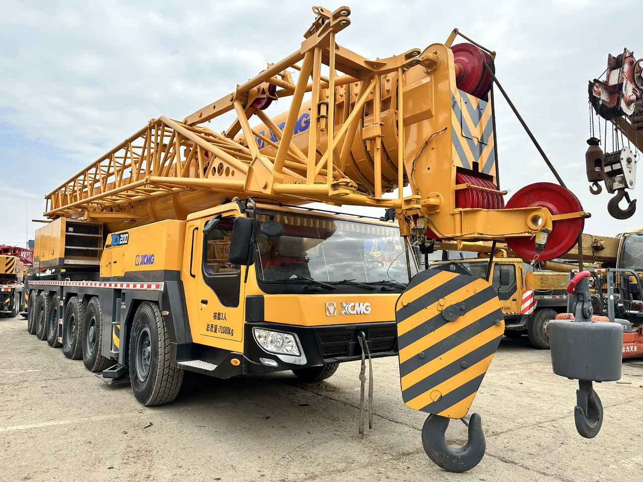 XCMG XCA200 200TON Truck crane - موبايل كرين: صور 3 XCMG XCA200 200TON Truck crane - موبايل كرين: صور 3