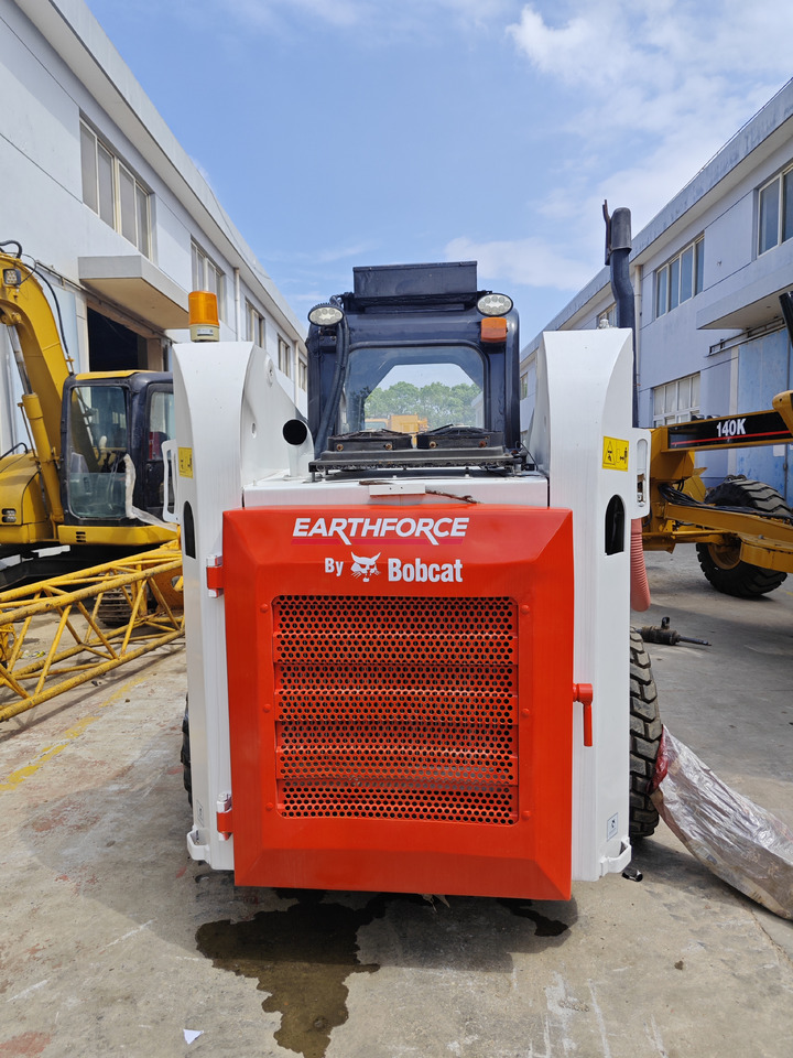 Bobcat S300 - شيول صغير: صور 5 Bobcat S300 - شيول صغير: صور 5
