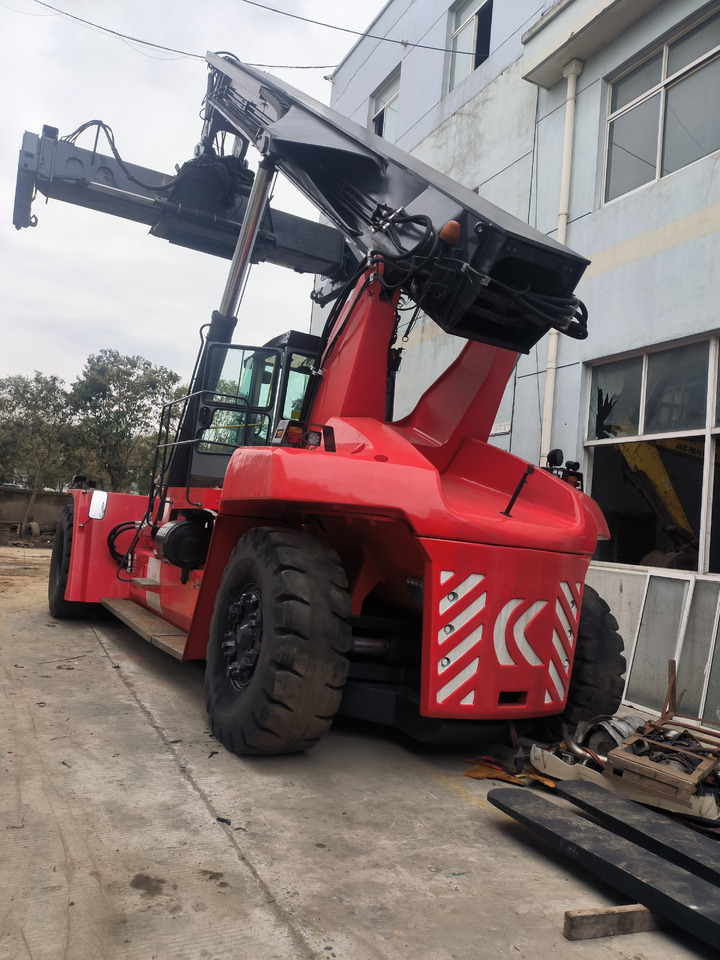 Kalmar DRF450 Used Reach stacker/Container forklift - رافعات حاويات: صور 2 Kalmar DRF450 Used Reach stacker/Container forklift - رافعات حاويات: صور 2