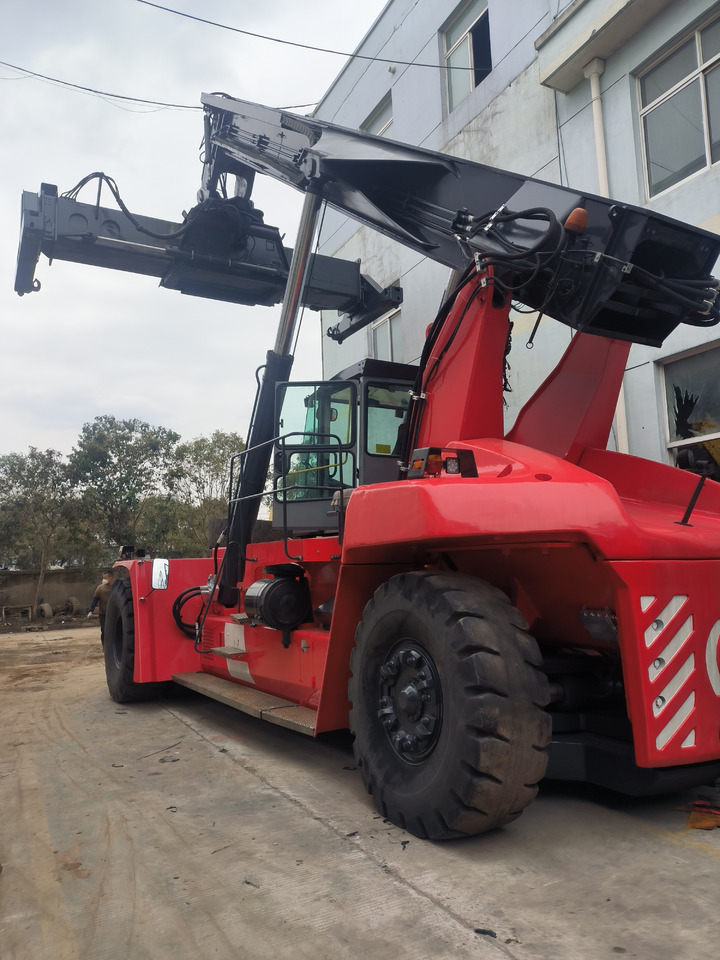 Kalmar DRF450 Used Reach stacker/Container forklift - رافعات حاويات: صور 5 Kalmar DRF450 Used Reach stacker/Container forklift - رافعات حاويات: صور 5