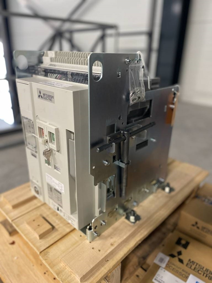 Mitsubishi Circuit breaker 1000A - AE1000-SW 3P - DPX-12648 - آلات البناء: صور 5 Mitsubishi Circuit breaker 1000A - AE1000-SW 3P - DPX-12648 - آلات البناء: صور 5