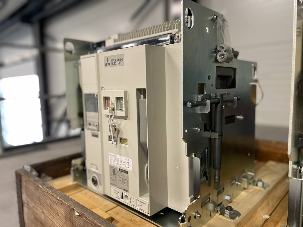 Mitsubishi Circuit breaker 2500A - AE2500-SW 3P - DPX-12648 - آلات البناء: صور 5 Mitsubishi Circuit breaker 2500A - AE2500-SW 3P - DPX-12648 - آلات البناء: صور 5
