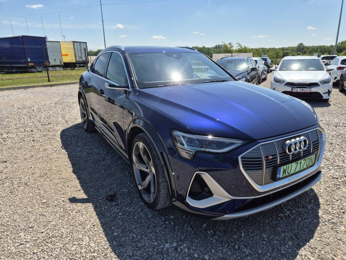 AUDI E-TRON S SPORTBACK SUV - سيارة دفع رباعي: صور 1 AUDI E-TRON S SPORTBACK SUV - سيارة دفع رباعي: صور 1