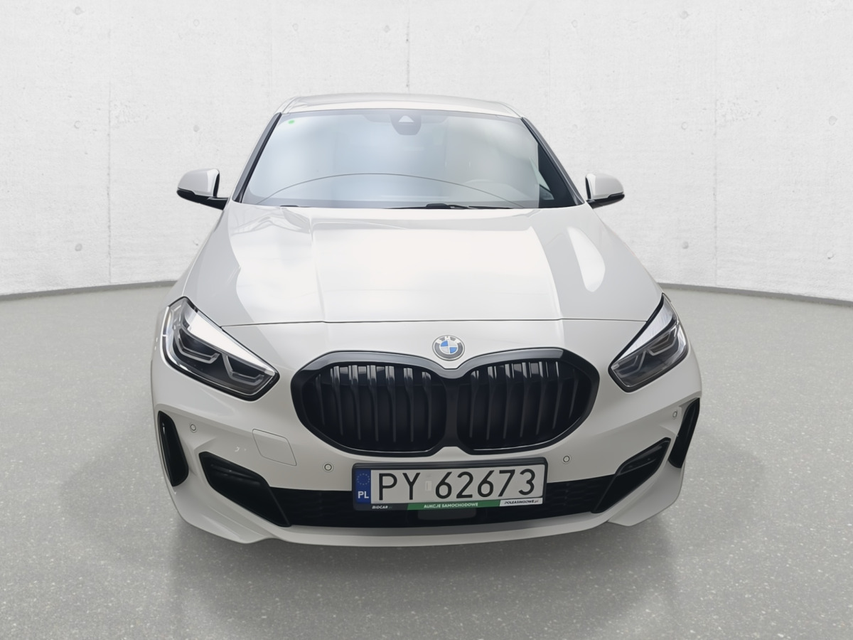 BMW 118I HATCHBACK - هاتشباك: صور 4 BMW 118I HATCHBACK - هاتشباك: صور 4