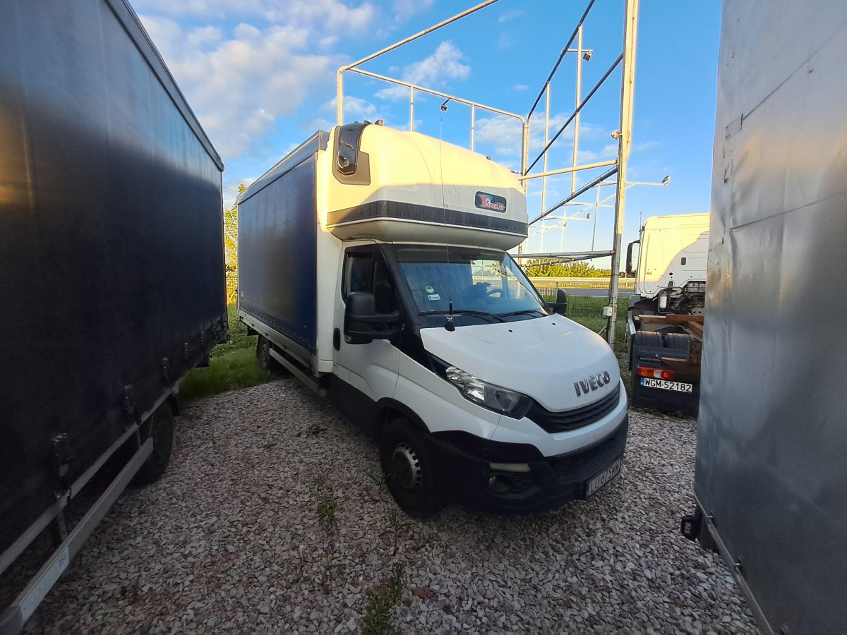 IVECO 35S18 PLANDEKA - الشاحنات الصغيرة ستائر: صور 1 IVECO 35S18 PLANDEKA - الشاحنات الصغيرة ستائر: صور 1