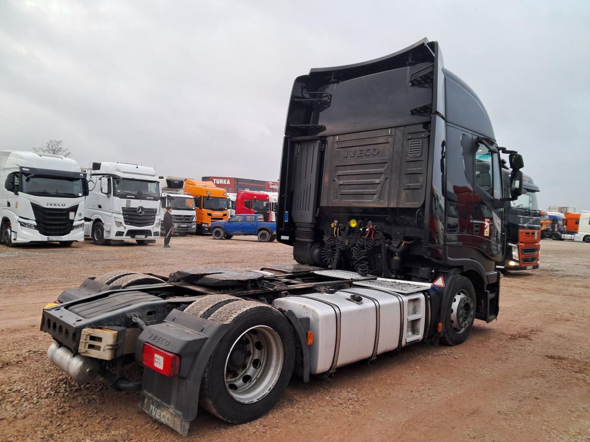 IVECO AS440T/ FP LT CIĄGNIK SIODŁOWY - شاحنة جرار: صور 4 IVECO AS440T/ FP LT CIĄGNIK SIODŁOWY - شاحنة جرار: صور 4