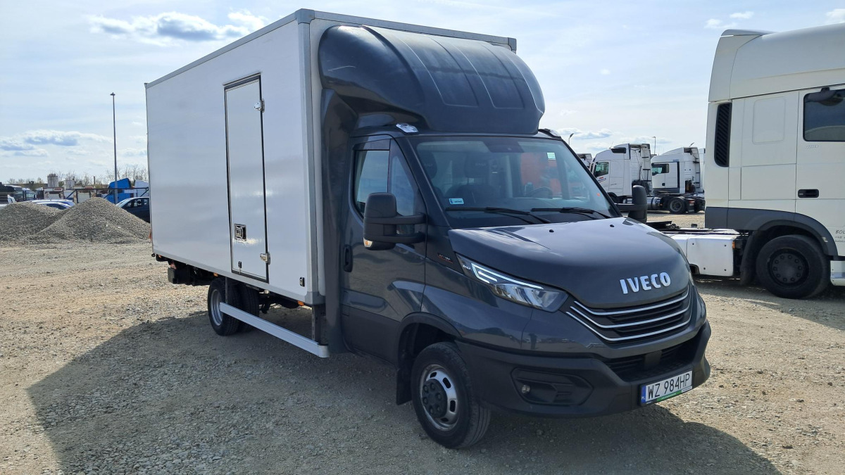 IVECO DAILY 50C18 KONTENER Z WINDĄ - الشاحنات الصغيرة صندوق مغلق: صور 1 IVECO DAILY 50C18 KONTENER Z WINDĄ - الشاحنات الصغيرة صندوق مغلق: صور 1