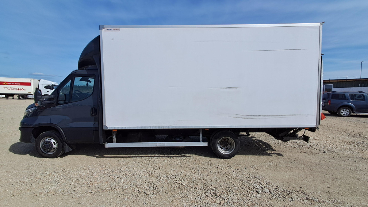 IVECO DAILY 50C18 KONTENER Z WINDĄ - الشاحنات الصغيرة صندوق مغلق: صور 4 IVECO DAILY 50C18 KONTENER Z WINDĄ - الشاحنات الصغيرة صندوق مغلق: صور 4