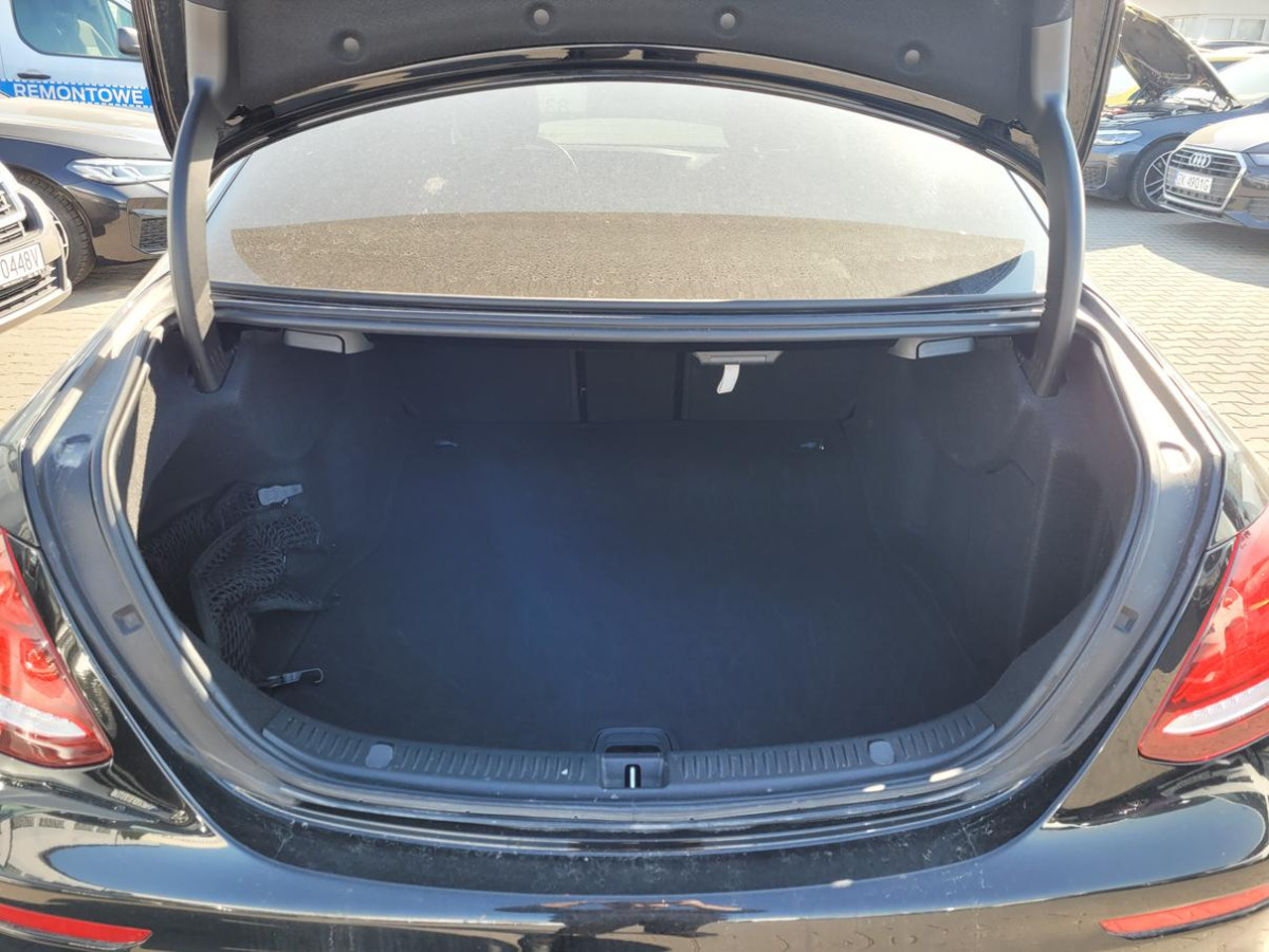 سيارة MERCEDES BENZ E 220 D 4MATIC SEDAN: صور 8
