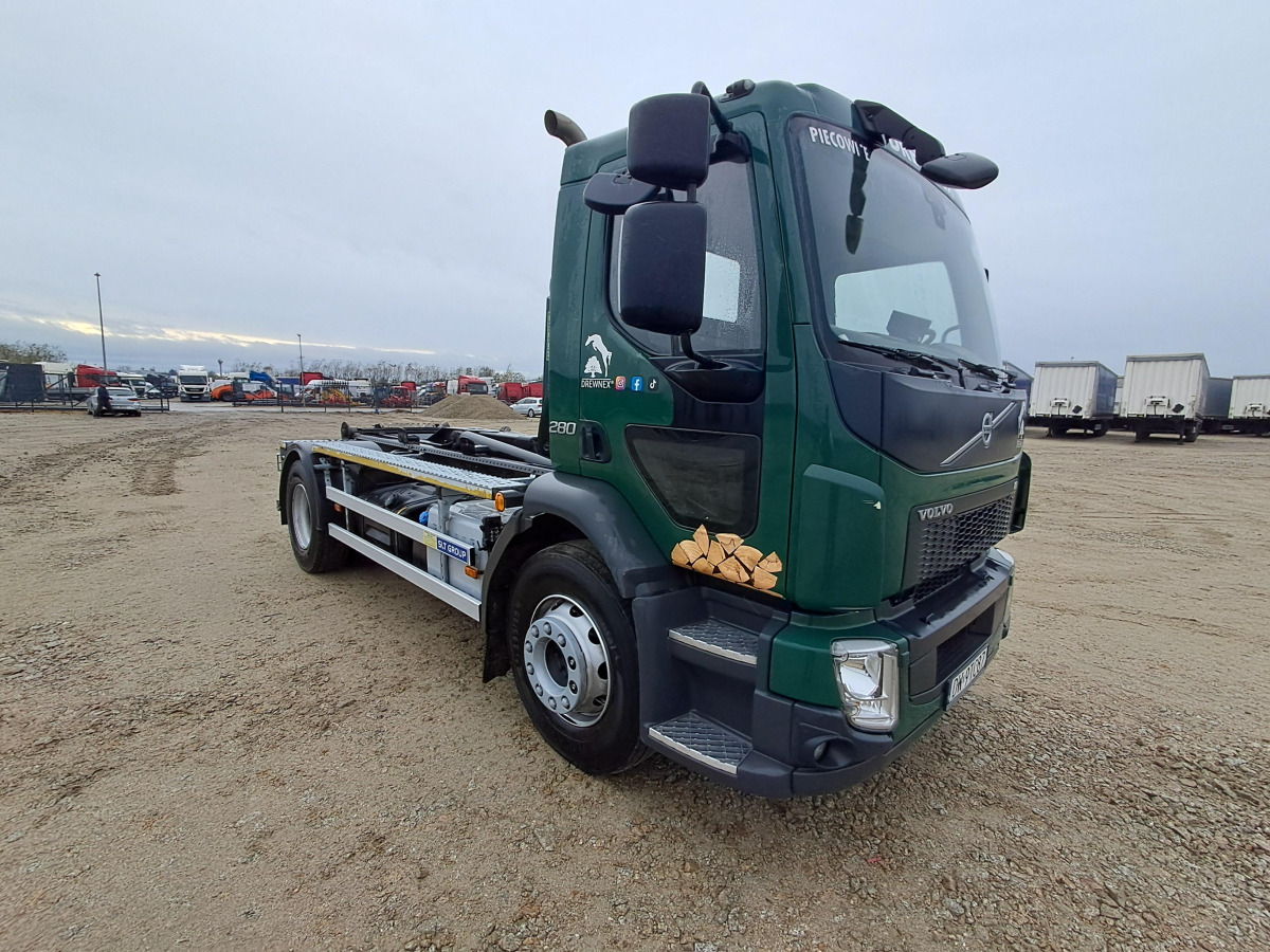 VOLVO FL - شاحنة ذات الخطاف: صور 1 VOLVO FL - شاحنة ذات الخطاف: صور 1