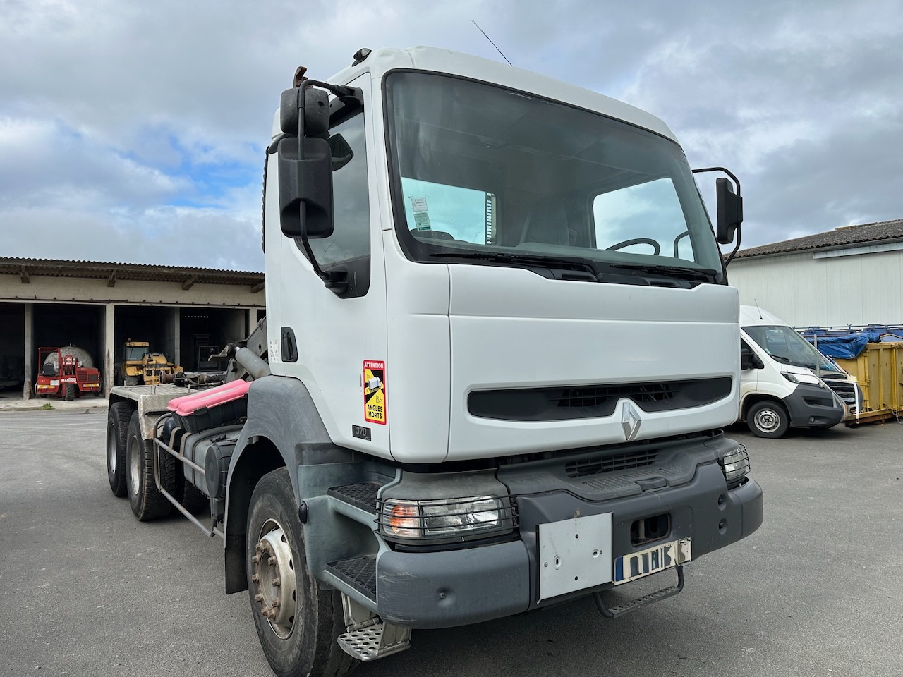 RENAULT KERAX 370 DCI - شاحنة ذات الخطاف: صور 5 RENAULT KERAX 370 DCI - شاحنة ذات الخطاف: صور 5