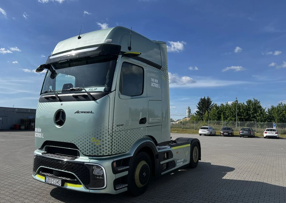 Mercedes-Benz Actros 1848 LS - شاحنة جرار: صور 1 Mercedes-Benz Actros 1848 LS - شاحنة جرار: صور 1