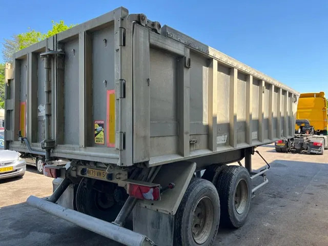 Benalu 2 Axle , 8 Tyres , Alu Tipper , Spring Suspension , Drum Brakes - قلابة نصف مقطورة: صور 2 Benalu 2 Axle , 8 Tyres , Alu Tipper , Spring Suspension , Drum Brakes - قلابة نصف مقطورة: صور 2