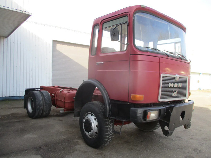 MAN 16.220 , 4x4 , Manual Eaton , Spring suspension - الشاسيه شاحنة: صور 4 MAN 16.220 , 4x4 , Manual Eaton , Spring suspension - الشاسيه شاحنة: صور 4