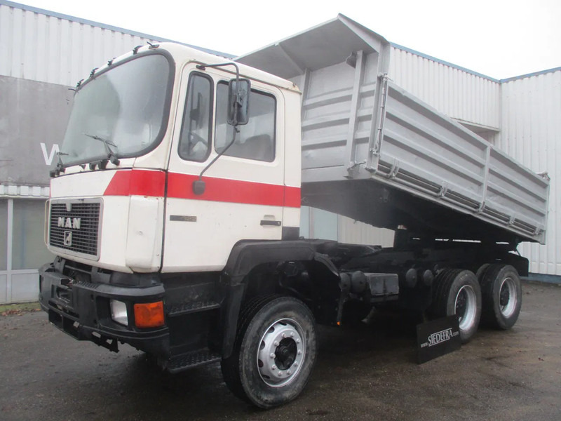 MAN 26 322 ZF Manual , 6x4 , 3 way tipper , Spring suspension - قلابات: صور 1 MAN 26 322 ZF Manual , 6x4 , 3 way tipper , Spring suspension - قلابات: صور 1