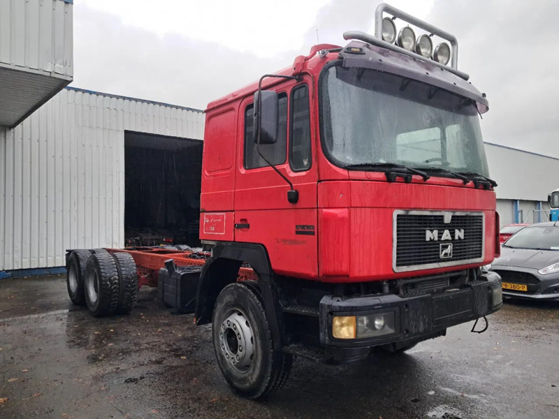 MAN 26-422 , 6x4 , Spring Suspension , ZF Manual Gearbox, Intarder - الشاسيه شاحنة: صور 4 MAN 26-422 , 6x4 , Spring Suspension , ZF Manual Gearbox, Intarder - الشاسيه شاحنة: صور 4