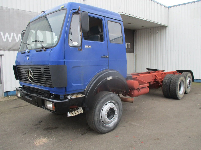 Mercedes-Benz 2435 ,V8 , Bi Turbo, 6x2 , Spring Suspension, Airco - الشاسيه شاحنة: صور 1 Mercedes-Benz 2435 ,V8 , Bi Turbo, 6x2 , Spring Suspension, Airco - الشاسيه شاحنة: صور 1