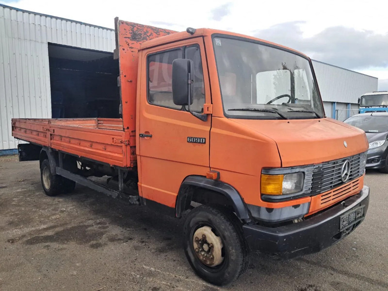 Mercedes-Benz 609 D, Manual , Spring Suspension - شاحنات مسطحة: صور 4 Mercedes-Benz 609 D, Manual , Spring Suspension - شاحنات مسطحة: صور 4