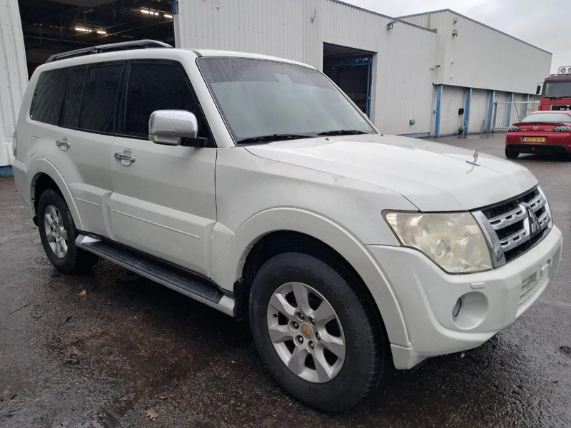 Mitsubishi Pajero GLS 3.5 - V6 , 4x4 , 7 Pers., Full Option - سيارة: صور 4 Mitsubishi Pajero GLS 3.5 - V6 , 4x4 , 7 Pers., Full Option - سيارة: صور 4