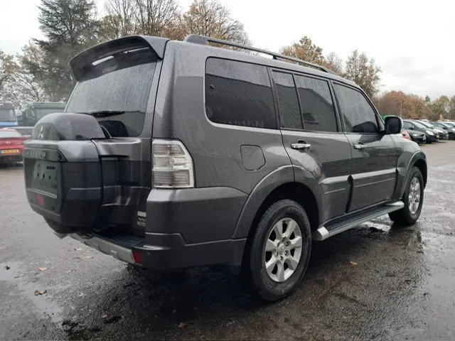 Mitsubishi Pajero GLS 3.5 - V6 , 4x4 , 7 Pers., Full Option - سيارة: صور 3 Mitsubishi Pajero GLS 3.5 - V6 , 4x4 , 7 Pers., Full Option - سيارة: صور 3