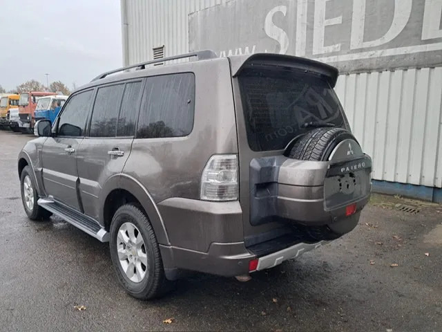 Mitsubishi Pajero GLS 3.5 - V6 , 4x4 , 7 Pers. , Full option - سيارة: صور 5 Mitsubishi Pajero GLS 3.5 - V6 , 4x4 , 7 Pers. , Full option - سيارة: صور 5