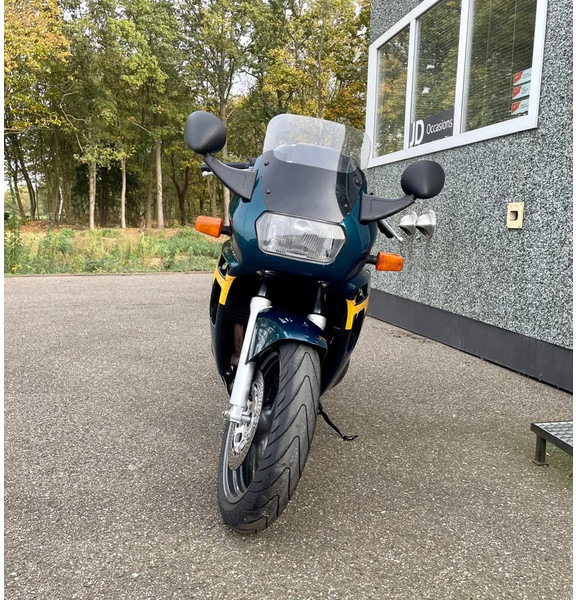 Suzuki GSX 600 F - دراجة بخارية: صور 5 Suzuki GSX 600 F - دراجة بخارية: صور 5