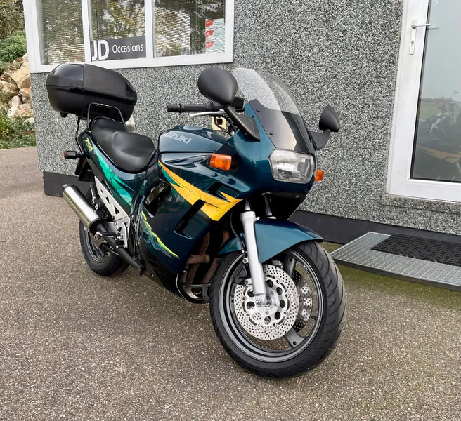 Suzuki GSX 600 F - دراجة بخارية: صور 2 Suzuki GSX 600 F - دراجة بخارية: صور 2