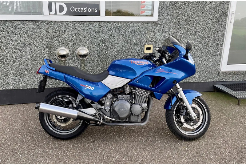 Triumph SPRINT 900 - دراجة بخارية: صور 1 Triumph SPRINT 900 - دراجة بخارية: صور 1