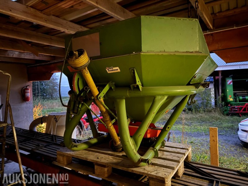 1900 Gjødselspreder m/aksling - الآلات والماكينات الزراعية: صور 2 1900 Gjødselspreder m/aksling - الآلات والماكينات الزراعية: صور 2