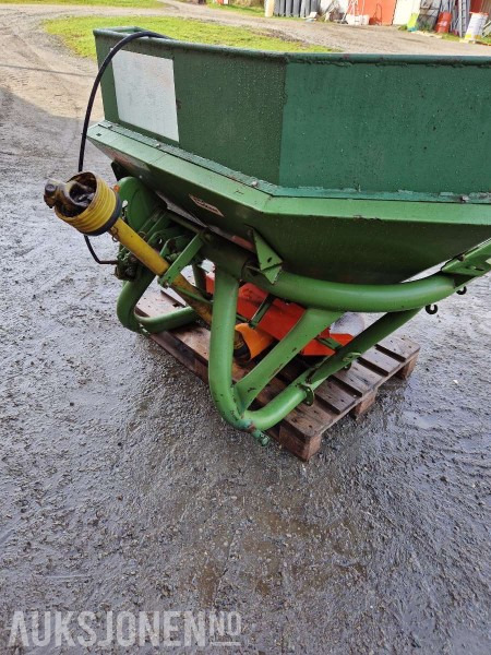 1900 Gjødselspreder m/aksling - الآلات والماكينات الزراعية: صور 5 1900 Gjødselspreder m/aksling - الآلات والماكينات الزراعية: صور 5