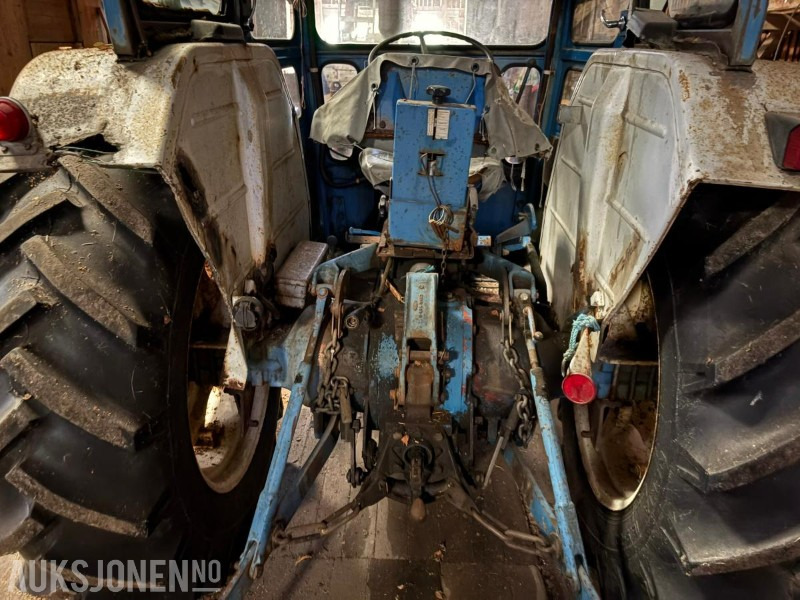 1975 FORD 4000 MED FRONTLASTER - جرار: صور 4 1975 FORD 4000 MED FRONTLASTER - جرار: صور 4