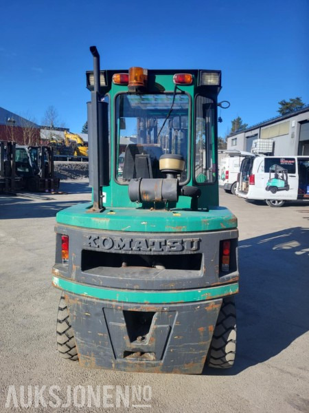 1987 Komatsu FD40ZT-4 TRUCK 4 tonn - معدات المناولة: صور 4 1987 Komatsu FD40ZT-4 TRUCK 4 tonn - معدات المناولة: صور 4