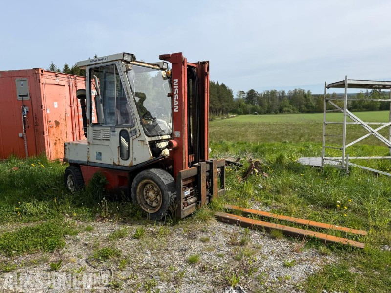 1990 Nissan gaffeltruck. - معدات المناولة: صور 2 1990 Nissan gaffeltruck. - معدات المناولة: صور 2
