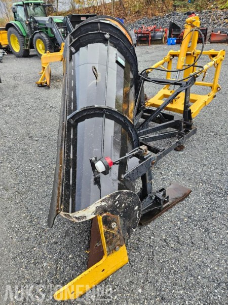 1992 Øveraasen diagonalplog DL 285 B - Største bredde 2900 mm - Med parallellogram - Hydraulisk løft - الآلات والماكينات الزراعية: صور 2 1992 Øveraasen diagonalplog DL 285 B - Største bredde 2900 mm - Med parallellogram - Hydraulisk løft - الآلات والماكينات الزراعية: صور 2