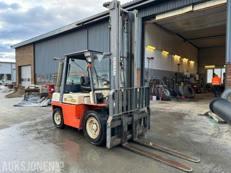 1998 Nissan 35 - Modell WF03A33U - Diesel - Motvektstruck - منصات هيدروليكية متنقلة: صور 1 1998 Nissan 35 - Modell WF03A33U - Diesel - Motvektstruck - منصات هيدروليكية متنقلة: صور 1