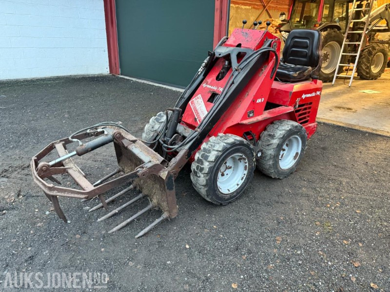 1999 Agromatic 740 Minilaster m/Silograbb/krokodille - الآلات والماكينات الزراعية: صور 1 1999 Agromatic 740 Minilaster m/Silograbb/krokodille - الآلات والماكينات الزراعية: صور 1