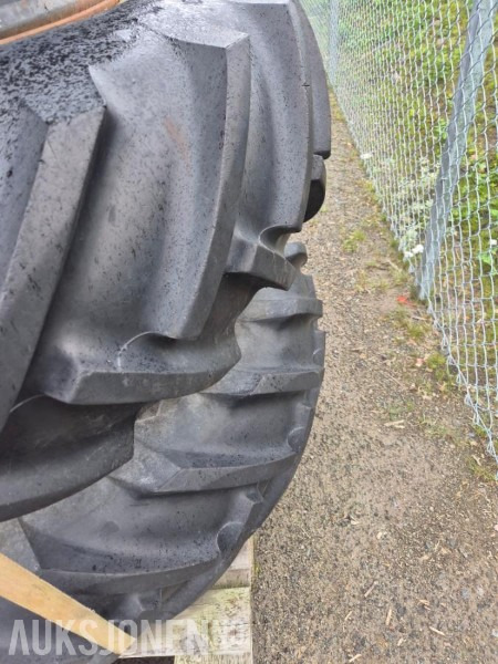 2000 Tvillinghjul sett X - الآلات والماكينات الزراعية: صور 3 2000 Tvillinghjul sett X - الآلات والماكينات الزراعية: صور 3