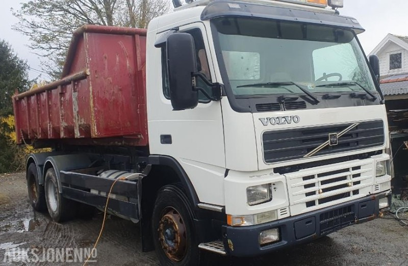 2000 Volvo FM-12 MED KASSE OG MASKINFLAK - شاحنة ذات الخطاف: صور 3 2000 Volvo FM-12 MED KASSE OG MASKINFLAK - شاحنة ذات الخطاف: صور 3